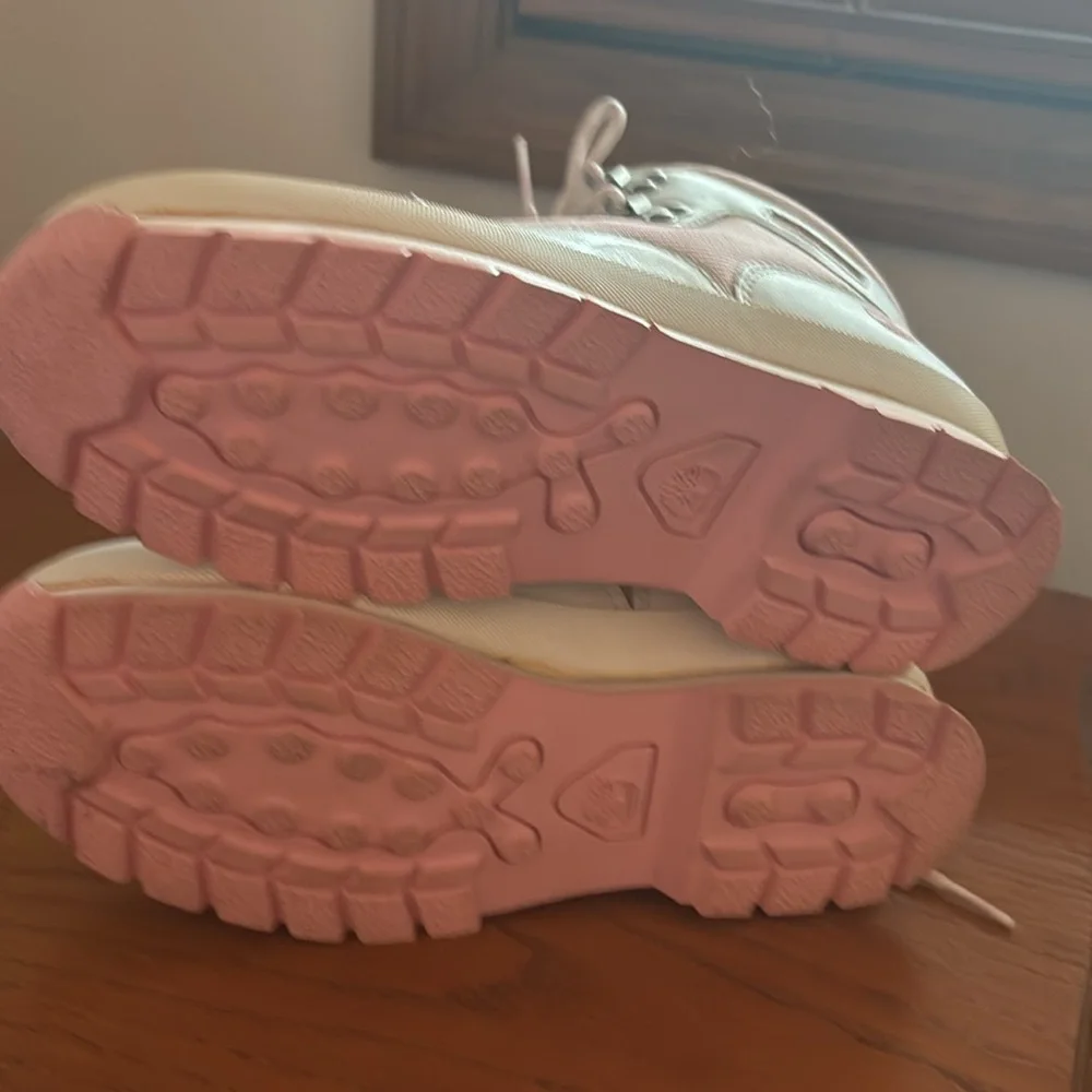 Timberland woman’s (or young girls) boots - Picture 4 of 4